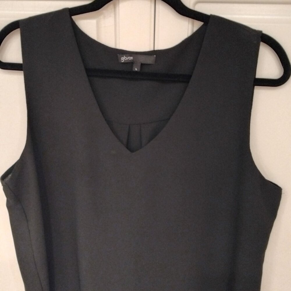 Gibson Black Crepe Flowing Tank-Style Top with V Neck -- Women's Size L